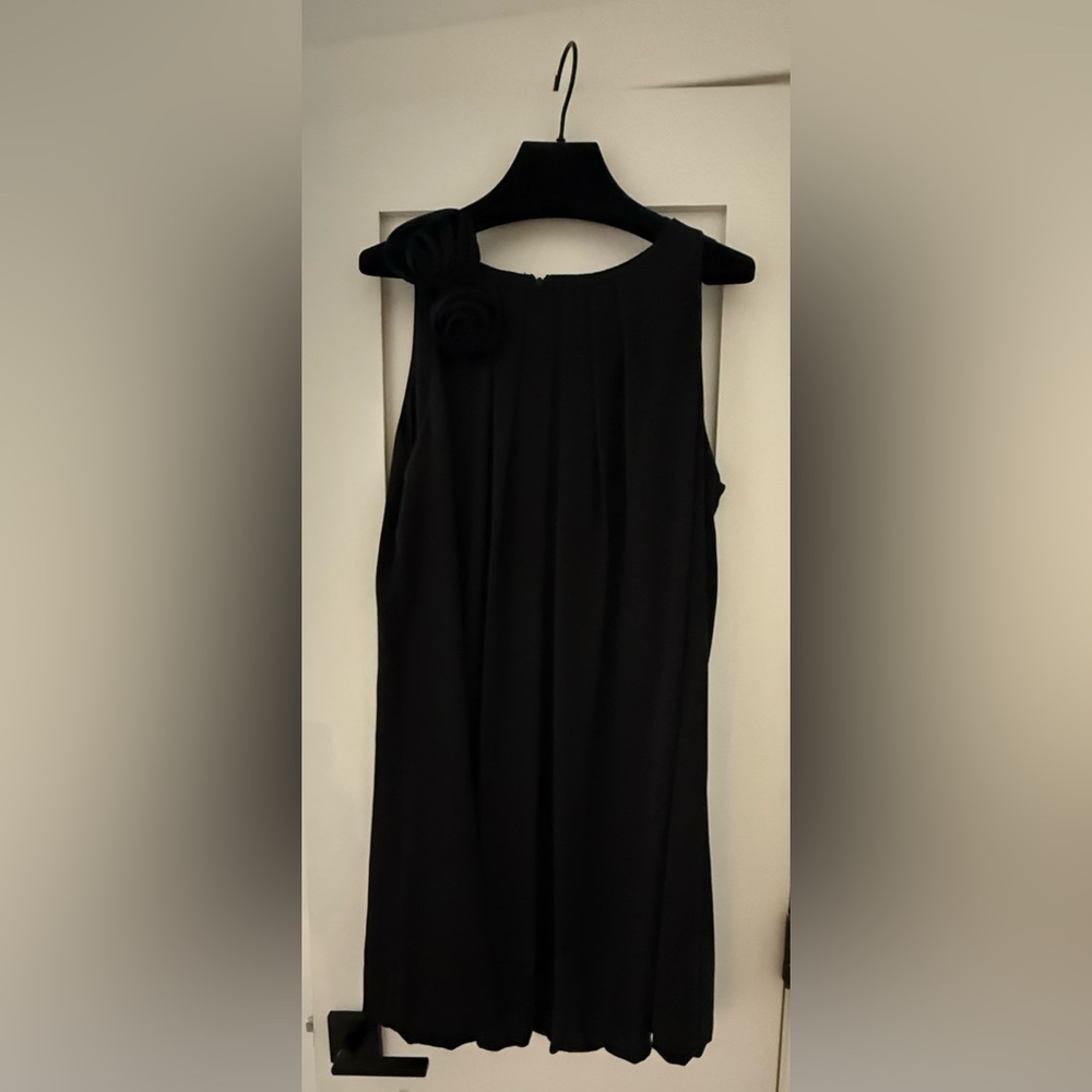 Elegant Black Sleeveless Dress - Perfect for Prom